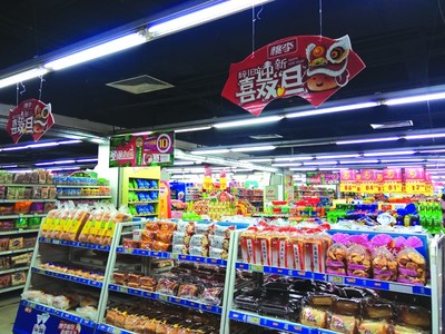 节日消费人气旺，年货会上“扫货”忙——百货零售迎来新春购物热潮