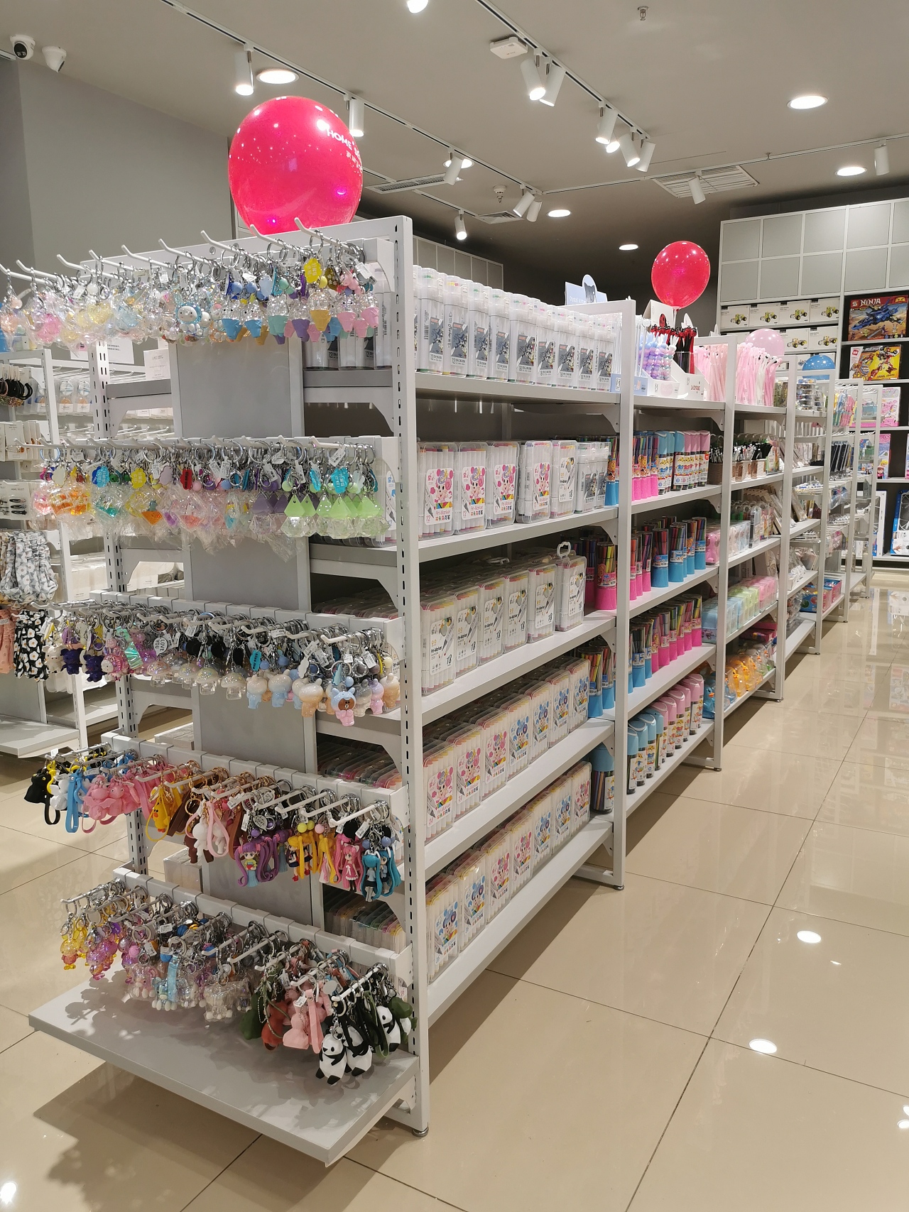 Nome家居货架与诺米百货货架产品陈列技巧 提升饰品店吸引力